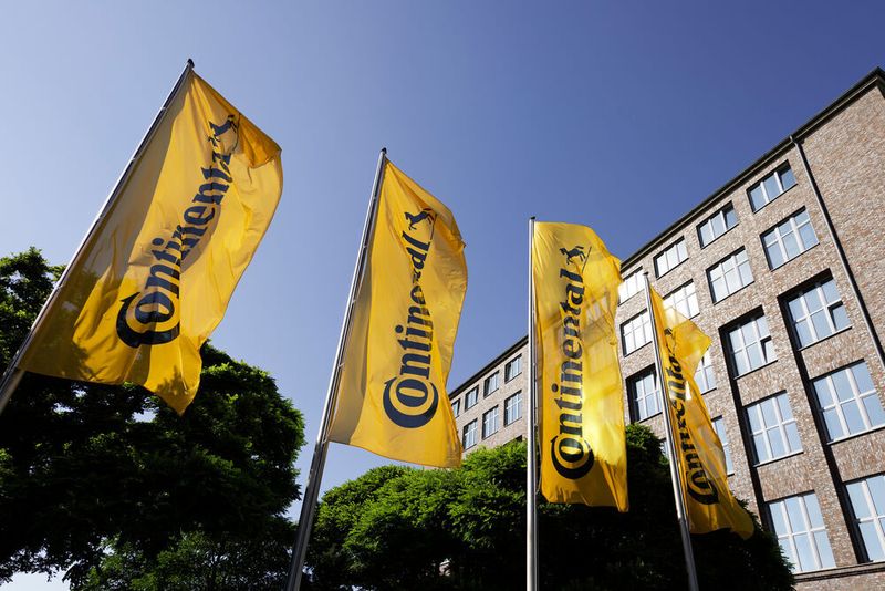 Der Automobilzulieferer Conti rutscht in die roten Zahlen und will seine Antriebssparte abspalten.