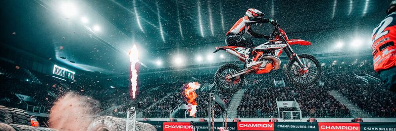 Bei der Super-Enduro Weltmeisterschaft in der Sachsen-Arena in Riesa am 4. Januar 2020 wird Champion als offizieller Partner sichtbar sein.