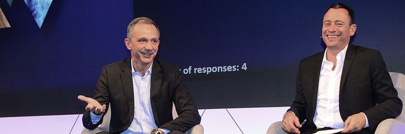 Der designierte CEO von HP, Enrique Lores (l.), stellte sich den Fragen von Canalys-Chef Steve Brazier.