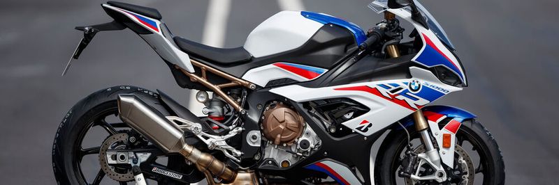 Der BMW S 1000 RR droht Ölverlust.