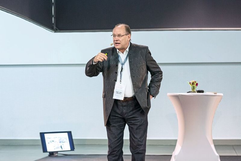 Laut Prof. Jörg Wellnitz müssen Hypercars immer häufiger auch nachhaltig sein.