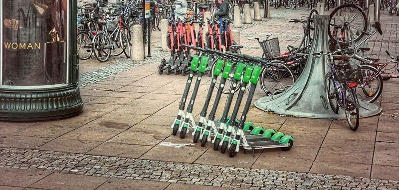 E-Scooter: 49% der Deutschen glaubt nicht, dass sich E-Scooter durchsetzen werden.