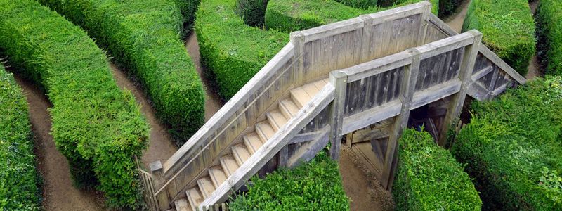 Bei einer CRAH werden Lüfter, Kühlschlangen und ein Wasserkühlsystem zum Abführen von Wärme verwendet.