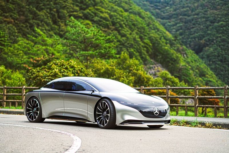 Der Mercedes EQS gibt einen Ausblick auf eine elektrische S-Klasse