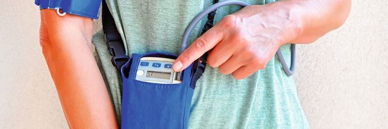 Komponenten wie der kleine und rauscharme, monolithische Abwärts-Gleichspannungswandler LTC3309A von Analog Devices lassen sich in portablen und drahtlosen Medizingeräten verbauen.