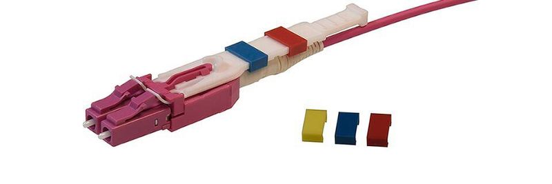 Netzwerktechniker können an den Push-Pull-Tabs unterschiedliche Dienste mit Farben kennzeichnen.