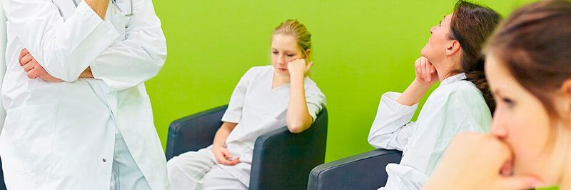 Die hohe psychische Belastung und ausgeprägtes Stresserleben können bei Pflegekräften zu Burnout führen. Das Assistenzsystem „Digitaler Engel“ soll Fehlbeanspruchungen bei Pflegenden erkennen und durch geeignete individuelle Handlungsempfehlungen die Belastung redzuzieren