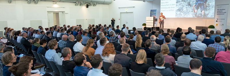 Wie man Industrial Usability richtig angeht, darüber diskutieren und informierten sich die rund 200 Teilnehmer des Industrial Usability Day 2019 in Würzburg.