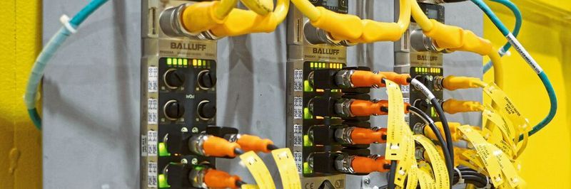 Mehr als 15 mechanische Eagle-Press-1100-Tonnen-Stanzen wurden in Nordamerika mit einer IO-Link-Steuerungsarchitektur gefertigt und installiert.