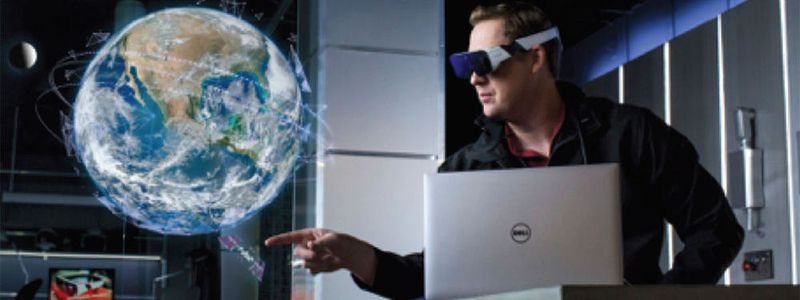 Daqiri, mit Sitz in Los Angeles, verwendet Geräte für Augmented Reality für Informationen und Arbeitsanweisungen. Die Mitarbeiter sollen in der Lage sein, jeweils das Sichtfeld ihres Kollegen zu sehen und Unterstützung zu leisten. das bedeutet unter anderem, dass Außendienstmitarbeiter niemals ohne die Hilfe ihrers Teams arbeiten müssen.