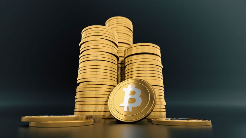 „Wir werden in Zukunft Kryptowährungen erleben, bei denen der Umgang nicht komplizierter sein wird als mit traditionellem Geld – im Zweifel eher einfacher“, sagt Patrick Hansen, Bereichsleiter Blockchain beim Bitkom.