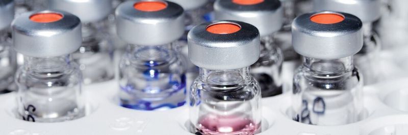Abb. 1: Probenvials sind mit Verschlüssen versehen, die meist aus einer Lochkappe mit einer eingelegten Septum-Dichtung bestehen.