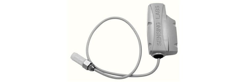Der Sensor wird über ein Kabel mit dem LoRaWAN-Funkmodul verbunden.
