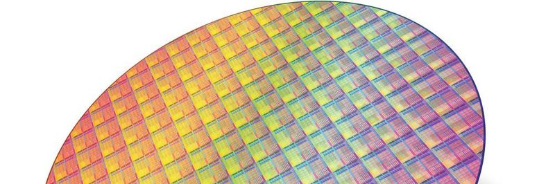 Komplexe Strukturen: Die Leiterbahnen auf einem Wafer werden in einem fotolithografischen Verfahren und anschließendem Ätzen des Materials geschaffen.