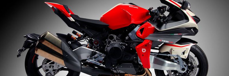 Als Antrieb kommt ein Kompressor-Vierzylinder von Kawasaki zum Einsatz.
