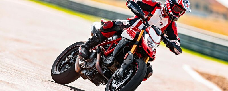Die Ducati Hypermotard 950 (im Bild die SP) muss zurück in die Werkstatt.