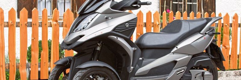 Mit nur 220 Kilo fahrbereitem Gewicht ist Quadros QV3 der wohl leichteste Dreirad-Roller in seiner Klasse.