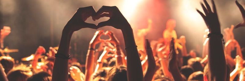 Marketing und Salesabteilungen buhlen daher mit großem Aufwand um die Wahrnehmung der Kunden. Doch wie werden aus Kunden Fans?
