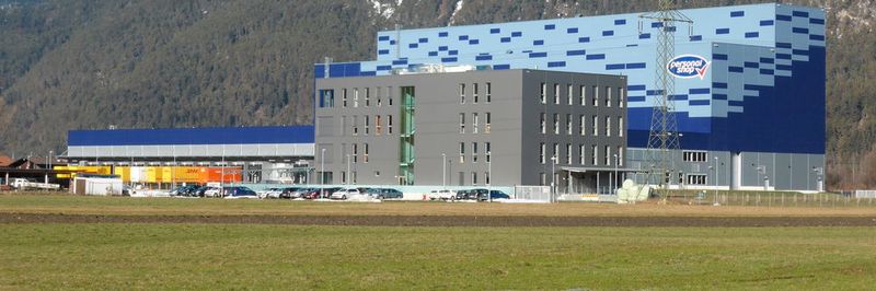 Die Automatisierung der Intralogistik am Standort in Innsbruck wurde im Frühjahr 2019 abgeschlossen. Aktuell läuft dort ein Erweiterungsprojekt.