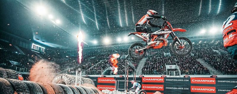 Champion bietet ein innovatives Sortiment an Motorradölen und Pflegemitteln auf neuestem technologischem Stand.