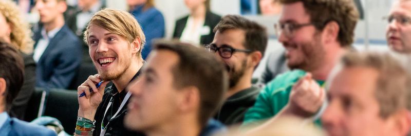 Auf insgesamt vier Messeforen präsentiert die SPS auch dieses Jahr eine Reihe interessanter Podiumsdiskussionen, Produktvorstellungen und Unternehmenspräsentationen.