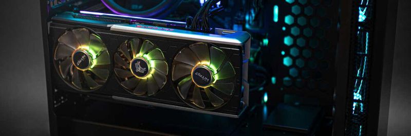 Die Special Edition der Sapphire Nitro+ RX 5700 XT ist unter anderem mit tansparenten Lüftern ausgestattet, die mittels konfigurierbarer RGB-LEDs beleuchtet werden.