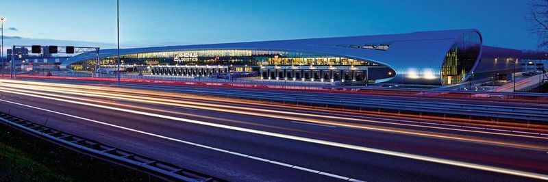 Außenansicht des Lagers der Rhenus Contract Logistics in Tilburg – nach BREEAM-Zertifizierung das nachhaltigste Industriegebäude der Welt.