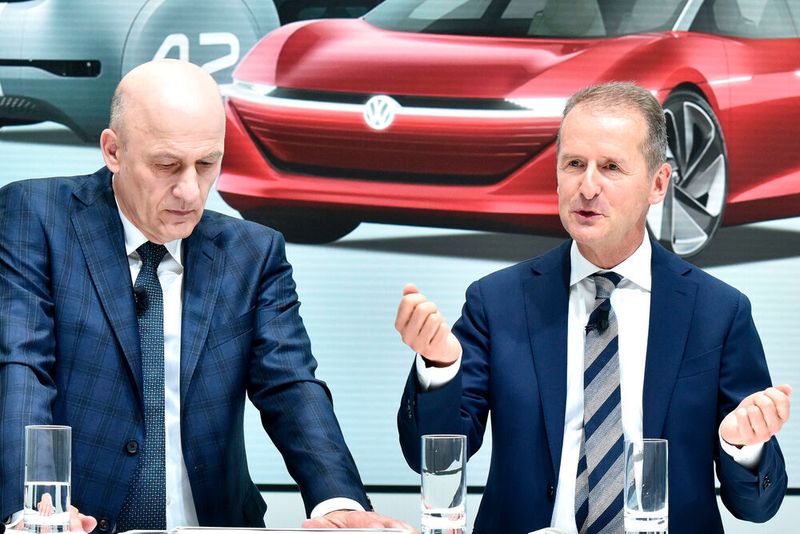 Dämpften die Erwartungen für 2020: Volkswagen-Finanzvorstand Frank Witter (li.) und Konzernchef Herbert Diess.
