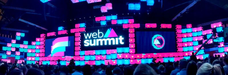 Auf dem Web Summit 2019 in Lissabon stellten über 2000 Startups ihre Ideen vor, darunter auch viele IoT-Lösungen, die sich bereits im praktischen Einsatz befinden und in bestehende Anwendungen integriert werden können.