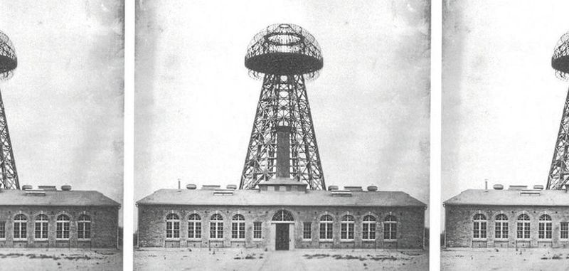 Der 1901 gebaute Wardenclyffe Tower auf Long Island in den USA wurde wegen Geldmangels 1917 wieder abgerissen.