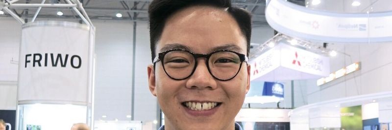 Tony Bui ist Medizintechnik-Student an der Technische Hochschule Mittelhessen. Sein Eindruck von der Messe: „Die Compamed ist eine nette Abwechslung, um die Medizintechnik-Branche besser kennenzulernen. Die Möglichkeiten des Networkings und die Kompetenz der Mitarbeiter an den Ständen der Aussteller haben mich heute überzeugt.“