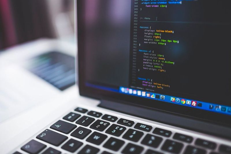 Softwareverifikationen sollen besser werden, daran forschen Wissenschaftler der Universität Paderborn und der LMU München.