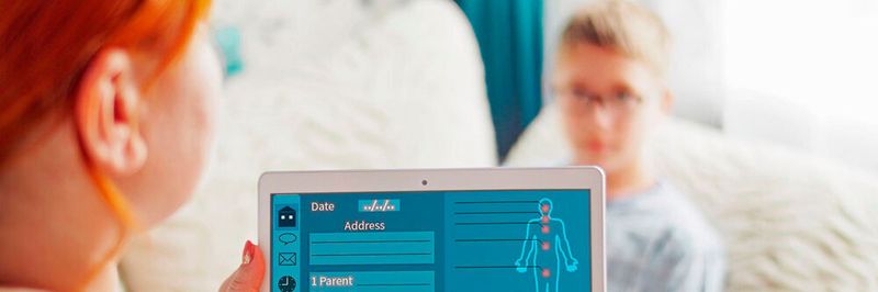 Pflegepersonal ist knapp – nicht nur in der Altenpflege. Die Digitalisierung könnte den Druck mildern
