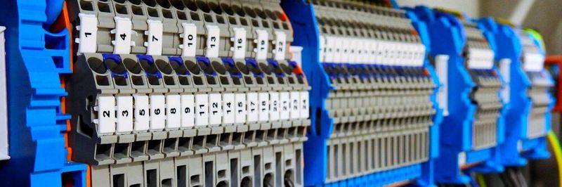 Schaltschränke sind das Herzstück jeder modernen Infrastruktur - wir zeigen drei Neuheiten dazu.