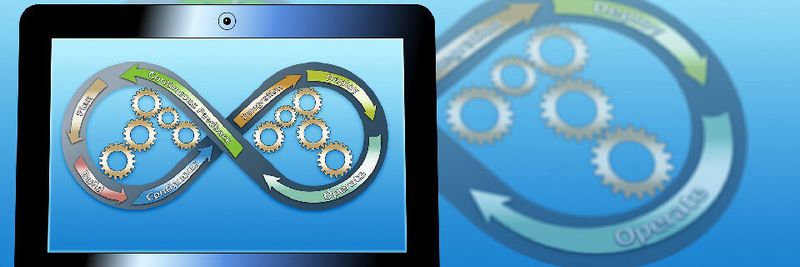 Bei DevOps entwickeln im Prinzip Fachexperten aus den Abteilungen und Programmierer gemeinsam.