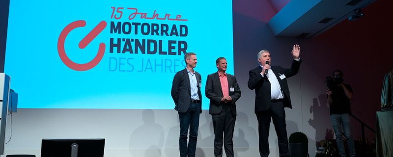 Grußworte auf der Händler gala der Fachtagung »bike und business« 2019 von Bundesinnungsmeister Franz-Josef Feldkämper (re.) und IVM-Präsident Henning Putzke.