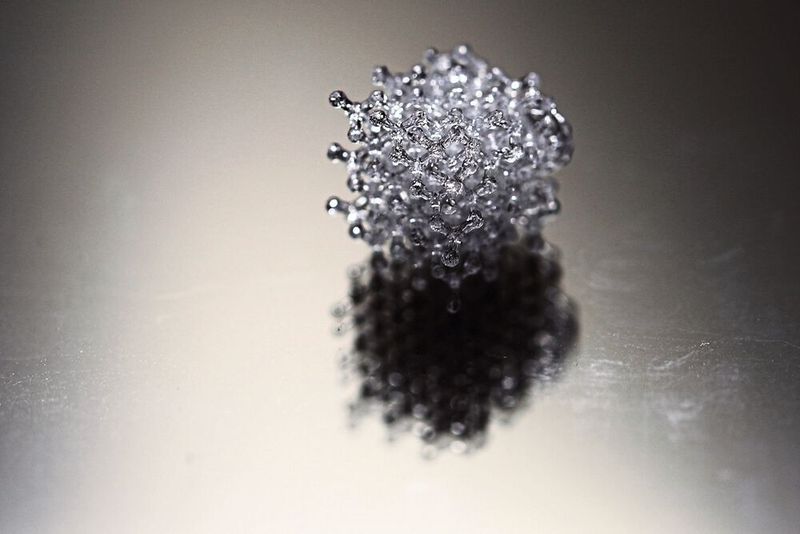Mit ihrer neuen 3D-Drucktechnik können die ETH-Forscher komplexe und hochporöse Glasobjekte erzeugen.
