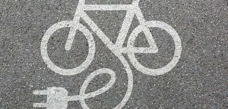 E-Bikes: Für den Aufbau ihrer Akkus bieten sich 21700er-Rundzellen an.
