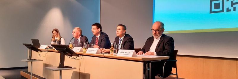 Der Fachverband Elektrische Automation rechnet für diesen Jahr mit einem Umsatzrückgang von 1 % (v.l.n.r.): Vanessa Koller, Dr. Ralph Wiechers, Jörg Freitag, Dr. Reinhard Heister und Peter Früauf