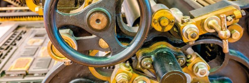 Druckmaschinen mit Bleisatz sind heute nur noch Museumsstücke. Für Drucker und MFPs im Firmenumfeld gilt das noch lange nicht.