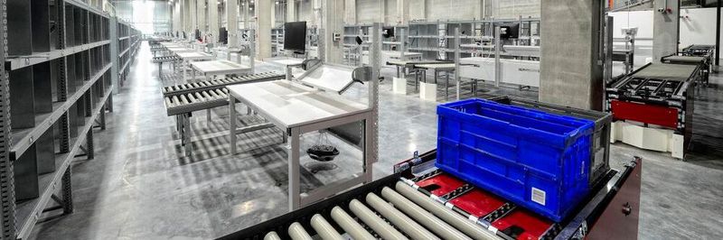 Bis zu 700 Mitarbeiter sollen im neuen Warendienstleistungszentrum von Breuninger – an Arbeitsplätzen von „Krieg Workflex“.