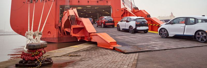 BMW will beim Transport von Waren per Schiff in Zukunft nachhaltiger agieren.