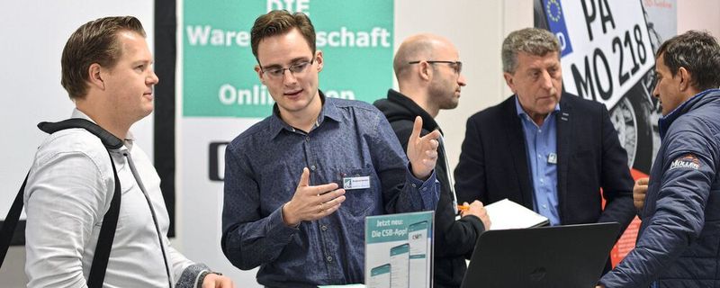 Benjamin Hemken (li.) und sein Chef Dieter Börjes hatte am Stand von CSB auf der Fachtagung ale Hände voll zu tun.