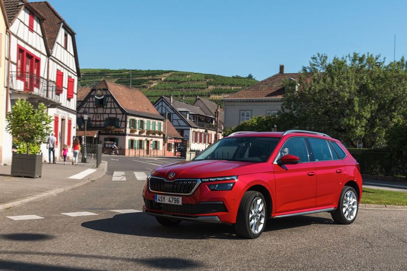 Den Skoda Kamiq gibt es jetzt auch mit einem Benzin-Direkteinspritzer mit 110 kW/150 PS.