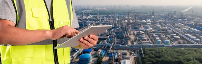 IoT bedeutet letztlich nichts anderes, als Daten von Industriesystemen mit Hilfe von IT zu erfassen und nutzbringend zu verarbeiten.