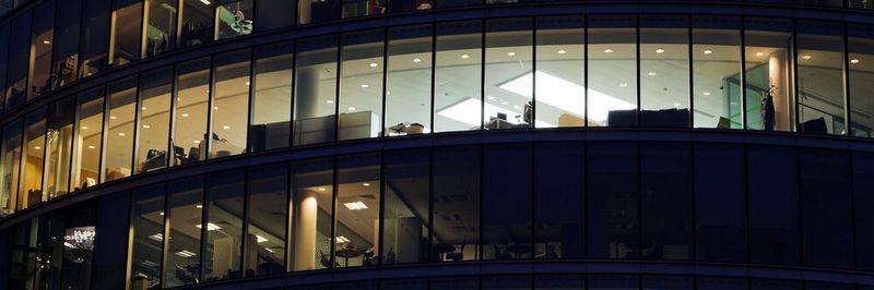 Vorsicht ist angebracht, wenn sich das Arbeitszeitverhalten eines Mitarbeiters plötzlich ändert. Dann könnte es sich um einen bösartigen Insider oder gestohlene Logindaten handeln.