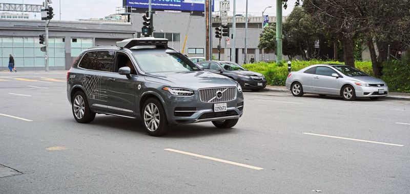 Autonom fahrendes Auto von Uber: Komplexe Algorithmen sind erforderlich.