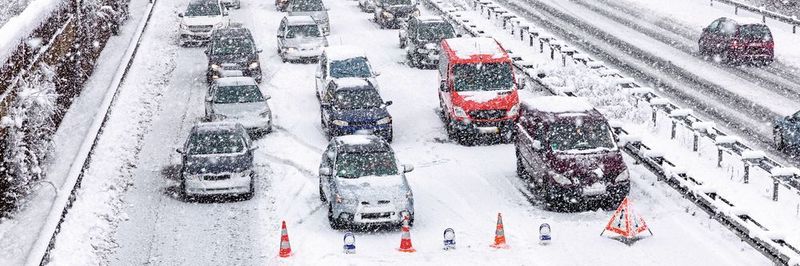 Im Winter müssen Mitarbeiter Vorkehrungen treffen und beispielsweise bei stauanfälligen Strecken entsprechende Zeitpuffer einbauen.
