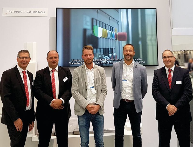 Von links nach rechts: Andreas Kropp, Application Engineering Manager, Seiki Management Unit (MU) der European Industrial Business Unit (EIBU) von NSK; Allard van Dijk, Territory Sales Manager, Seiki MU, EIBU, NSK; Willem-Jan Bruggeman, Niederlassungsleiter, MCA; Bastiaan Freie, Business Unit Manager, MCA; und Eduardo Rodriguez, Director Seiki MU, EIBU, NSK