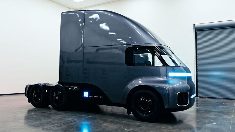 In den USA hat das Start-up Neuron EV nun seinen ersten elektrisch angetriebenen Truck vorgestellt.
